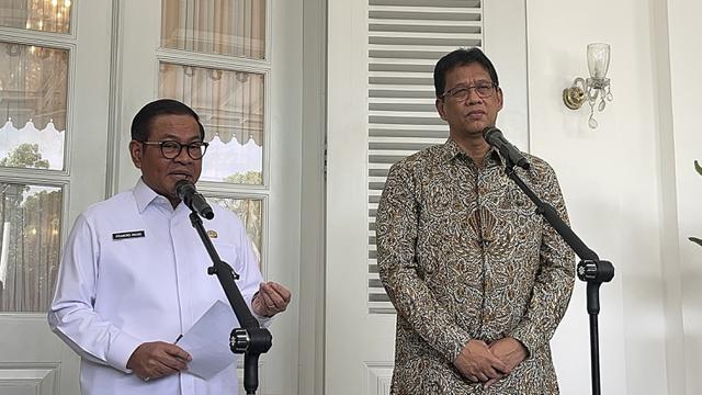 Gubernur DKI Jakarta Pramono Anung bertemu dengan Menteri Keuangan (Menkeu) Purbaya Yudhi Sadewa di Balai Kota DKI Jakarta.