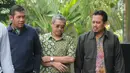 Direktur Bisnis PLN Regional Sumatera, Wiluyo Kusdwiharto (kiri) dan Kepala Divisi Batubara PLN Harlen (kanan) tiba di Gedung KPK, Jakarta, Jumat (14/9). Keduanya diperiksa terkait kasus suap proyek pembangunan PLTU Riau-1. (Merdeka.com/Dwi Narwoko)