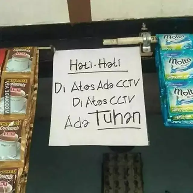 6 Tulisan Ada CCTV Ditempel di Tempat Nyeleneh Ini Bikin Gagal Paham