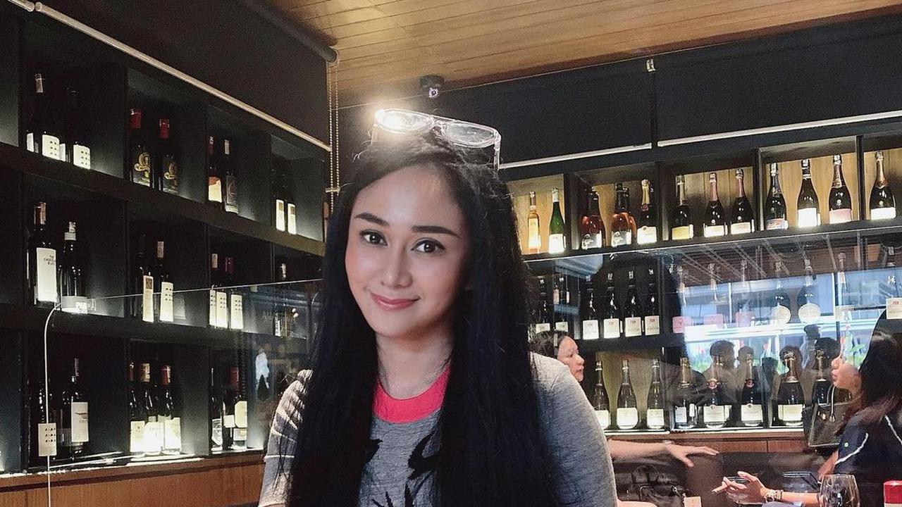 Denise Chariesta (https://www.instagram.com/p/CHXZWF6hURZ/)