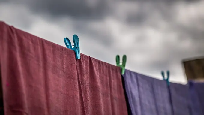 ilustrasi jemuran mendung