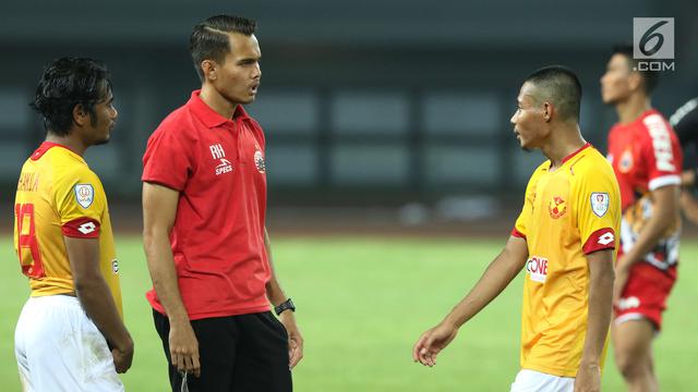 Aksi Evan Dimas dan Ilham Udin Armaiyn Saat Laga Selangor FA Lawan Persija