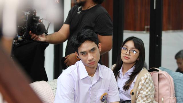 Naura Ayu dan Devano Danendra bermain dalam Original Series MY NERD GIRL.