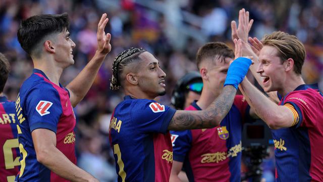 Selebrasi pemain Barcelona saat mengalahkan Real Madrid di LaLiga