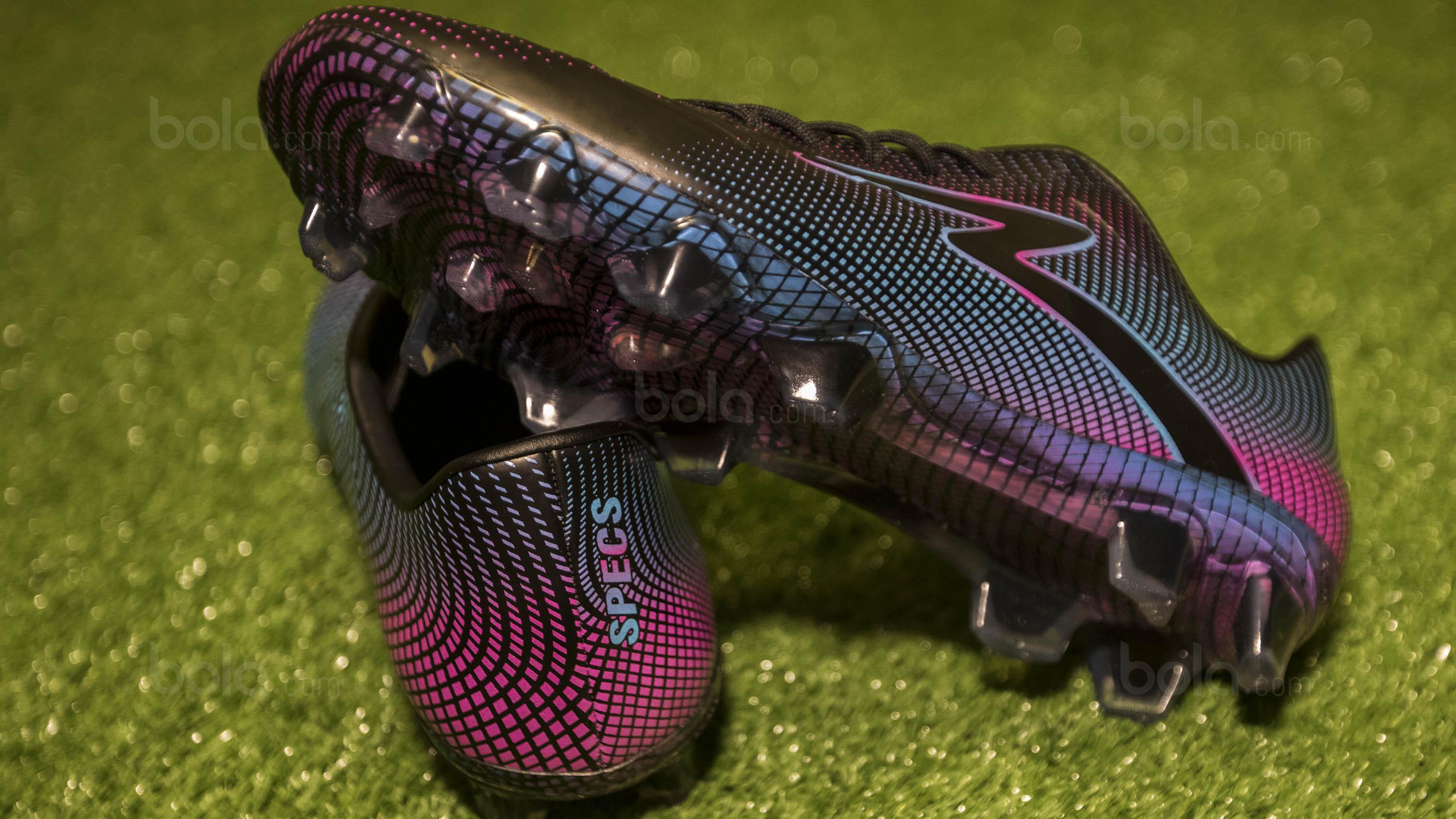 Specs Perkenalkan Sepatu  Sepak  Bola  Seri Ultra Violet 