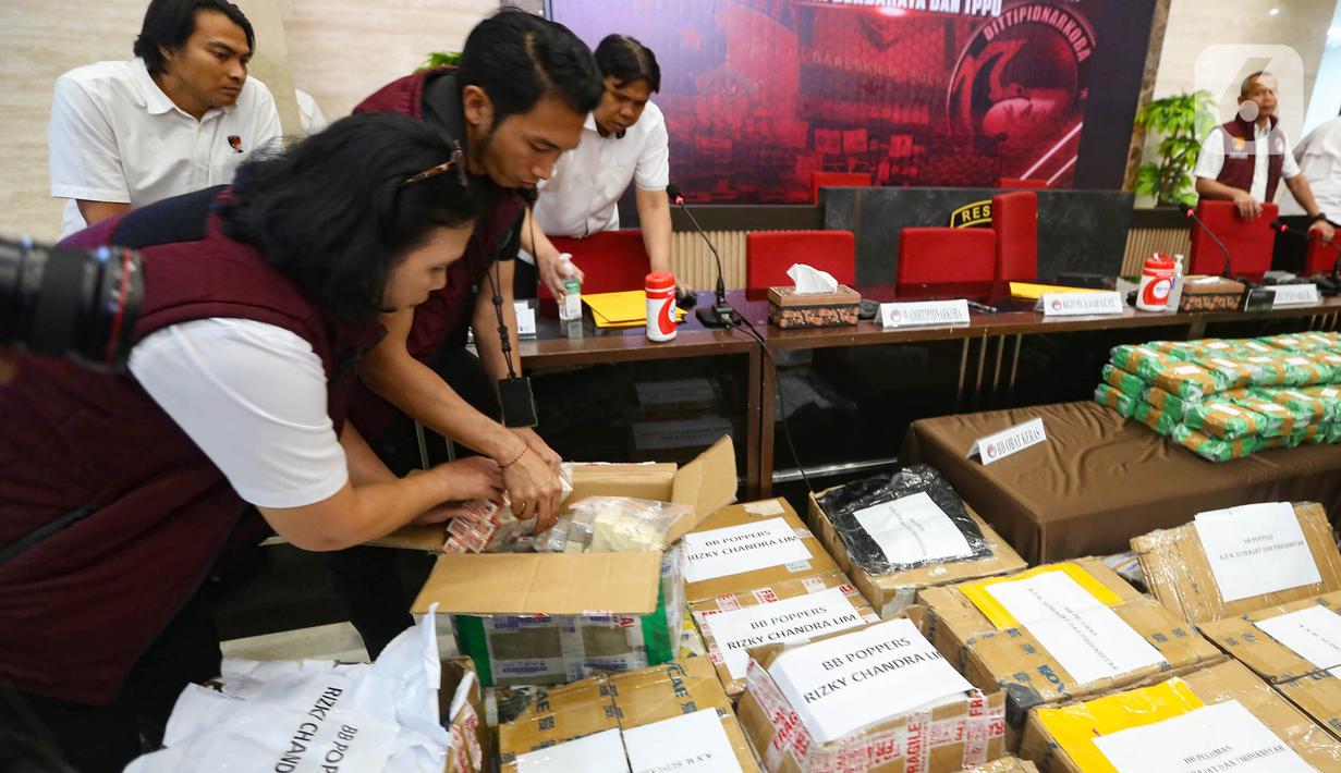 Direktur Tindak Pidana Narkoba Bareskrim Polri Brigjen Mukti Juharsa mengatakan jaringan narkoba ini ditangkap di Provinsi Nanggroe Aceh Darussalam. (merdeka.com/Arie Basuki)