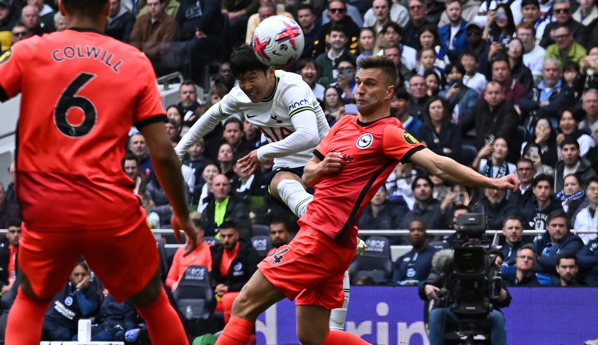 Setelah menerima umpan dari Ivan Perisic di luar kotak penalti Brighton, So Heung-min bergerak empat langkah ke kanan sebelum melepaskan tendangan terukur yang meluncur deras ke pojok atas kiri gawang tanpa bisa diantisipasi kiper Brighton, Jason Steele. (AFP/Ben Stansall)