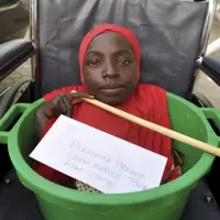 Meski punya keterbatasan fisik, gadis muslim ini tetap menyambut hari-hati dengan sukacita. 