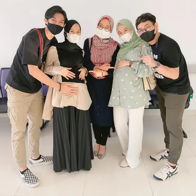 Hamil Bareng, Ini 6 Momen Dinda Hauw dan Asri Kasura saat Cek Kandungan