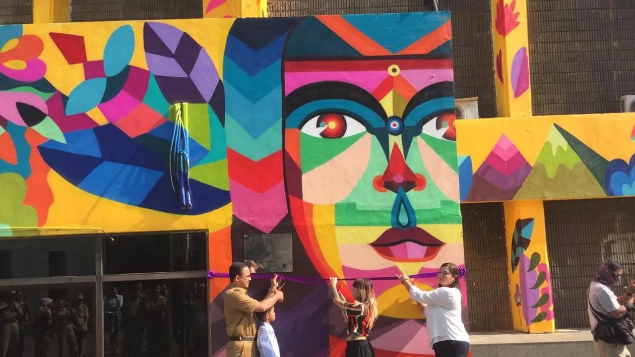 Gubernur DKI Jakarta Anies Baswedan meresmikan mural di Taman Ismail Marzuki (TIM), Jakarta Pusat.