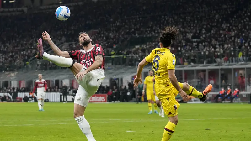 Foto: Zlatan Ibrahimovic Berdarah-Darah, AC Milan Ditahan Imbang Bologna di Liga Italia
