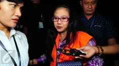 Anggota Komisi V DPR RI, Damayanti Wisnu Putranti usai menjalani pemeriksaan KPK sebagai tersangka di Jakarta, Senin (29/2/2016). Damayanti diperiksa terkait kasus suap proyek di Kementerian Pekerjaan Umum dan Perumahan Rakyat.(Liputan6.com/ Helmi Afandi)