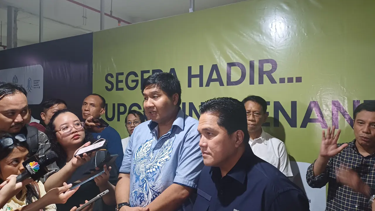 Menteri Perumahan dan Kawasan Permukiman (PKP), Maruarar Sirait bersama Menteri BUMN Erick Thohir berkeliling mengecek beberapa apartemen berkonsep transit oriented development (TOD). (Foto: Maulandy R)