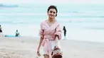 Berfoto dengan latar belakang keindahan laut, Michelle Ziudith dan pemandangan sekitar pantai ini sama-sama cantik. Wajah manis dan kalem bintang web series Cupcake Untuk Rain ini bikin pangling. Meski hanya pamer senyum tipis sekalipun, pesona Michelle Ziudith tetap terpancar. (Liputan6.com/IG/@michelleziu)