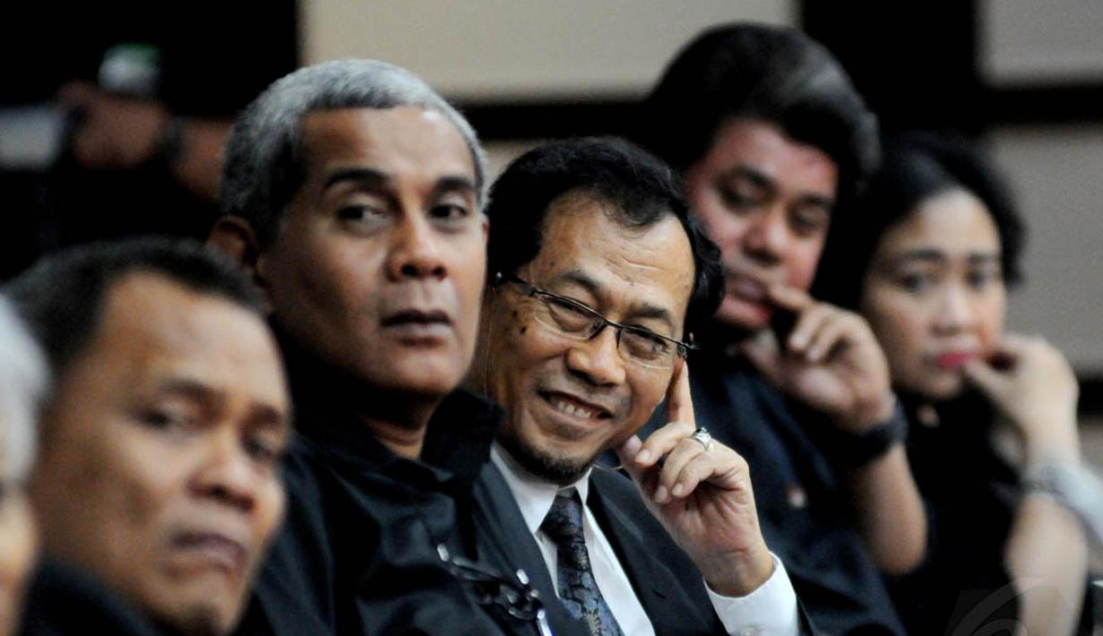 Sri Bintang Pamungkas (dua kiri) turut menghadiri pertemuan di Gedung DPR, Jakarta, (9/10/14). (Liputan6.com/Andrian M Tunay)  