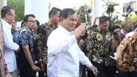 Ketua Umum Partai Gerindra Prabowo Subianto meninggalkan Kompleks Istana Kepresidenan di Jakarta, Senin (21/10/2019).(Liputan6.com/Angga Yuniar)