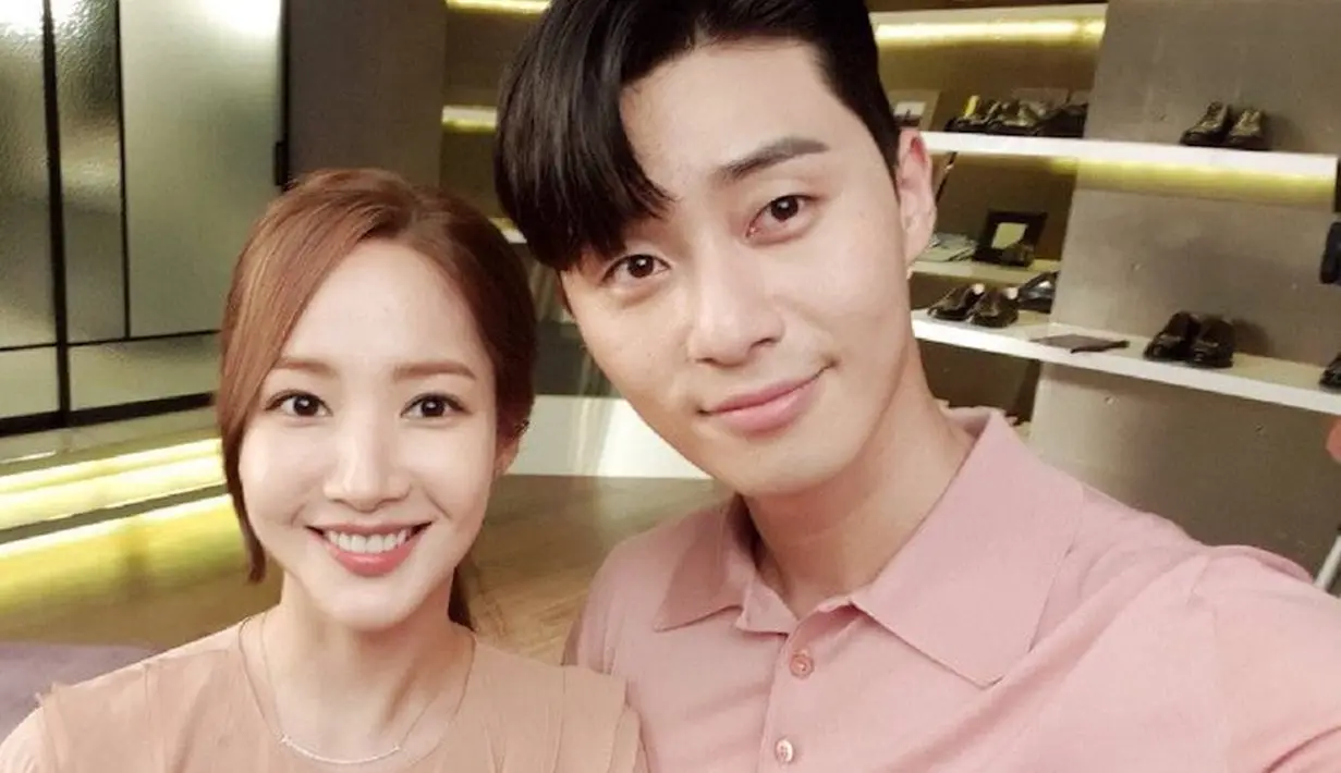 Dengan rasa percaya diri, Park Seo Joon menjelaskan bahwa bukti yang memperlihatkan hubungan dekat mereka itu sama sekali tak benar. (Soompi)