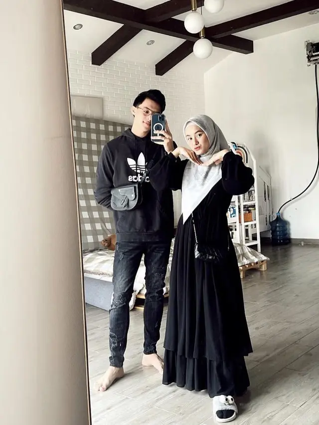 7 Inspirasi Outfit Ramadan 2022 dari Dinda Hauw (Foto: Instagram @dindahw)