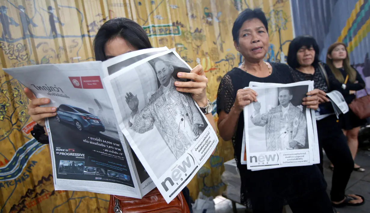 Seluruh Surat Kabar di Thailand Soroti Kepergian Raja Bhumibol - Foto ...