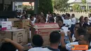 Citizen6, Surabaya: Kehadiran Pusat Koperasi maupun primer koperasi di lingkungan Kobangdikal dirasakan banyak manfaat bagi anggotanya. Selain sembilan bahan pokok, terdapat usaha simpan pinjam. (Pengirim: Penkobangdikal).