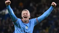Sejak penganugerahan penghargaan Sepatu Emas Eropa (Golden Shoe), penghargaan bagi pemain dengan koleksi gol terbanyak selama satu musim di seluruh Liga Eropa yang dimulai pada tahun 1968, tercatat baru ada 6 pemain asal Liga Inggris yang mampu meraihnya. Striker Manchester City, Erling Haaland menjadi pemain teranyar setelah menjadi top skor Liga Inggris musim 2022/2023, di mana raihan 36 golnya sekaligus menjadi yang terbanyak di seluruh liga Eropa. Berikut daftar lengkap 6 pemain asal Liga Inggris yang pernah menyabet gelar Sepatu Emas Eropa. (AFP/Glyn Kirk)