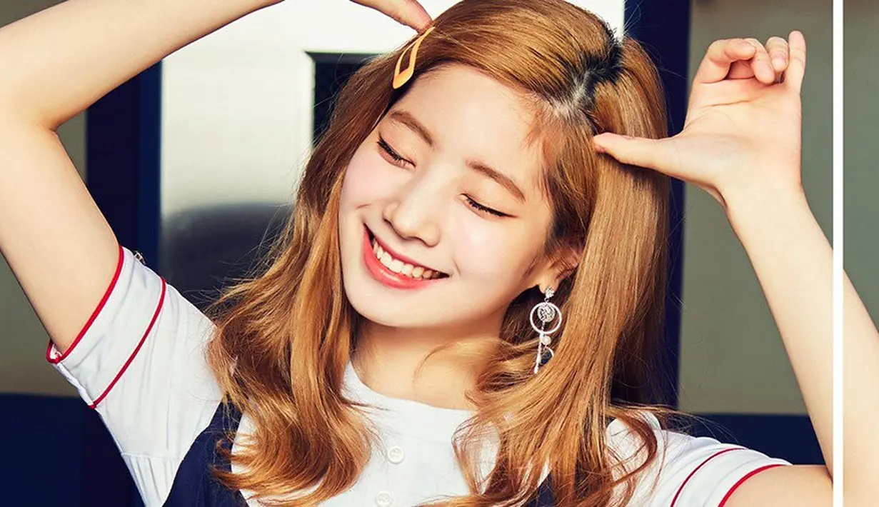 Dahyun Twice punya kebiasaan unik saat dirinya malu. Ia akan bersembunyi di balik rambutnya ketika malu dan canggung. (Foto: allkpop.com)