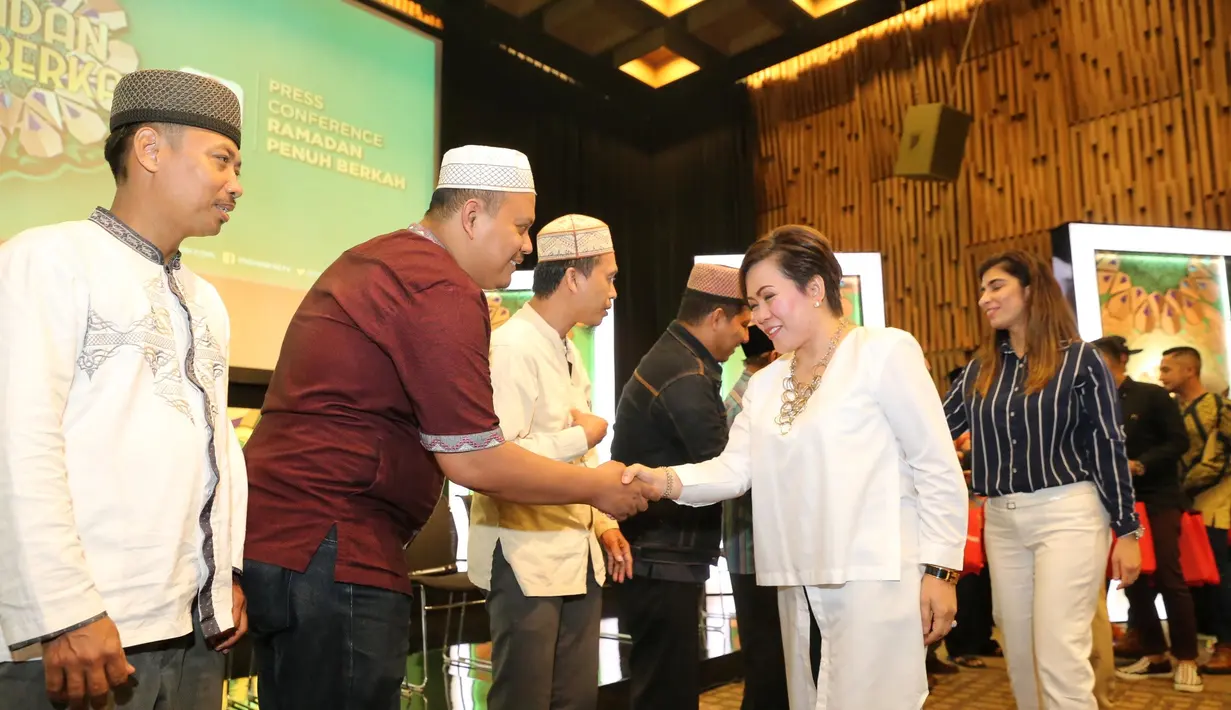 Seperti yang diungkapkan langsung oleh Harsiwi Achmad, selaku Managing Director SCM, bahwa Indosiar akan menghadirkan berbagai tayangan, seperti Aksi Asia, Nasihat Mama Dedeh, Mikrofon Pelunas Hutang, dan lainnya. (Adrian Putra/Bintang.com)