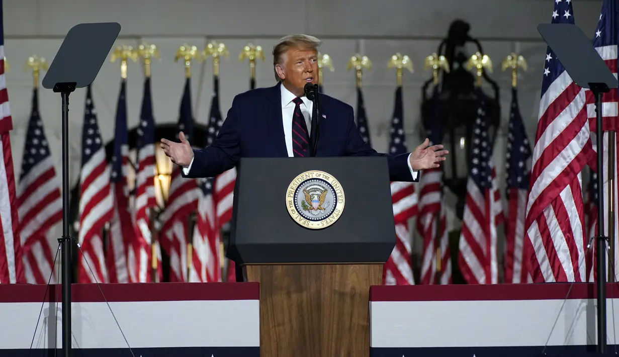 Presiden Amerika Serikat Donald Trump menyampaikan pidato pada hari keempat Konvensi Nasional Partai Republik di Gedung Putih, Washington DC, Amerika Serikat, Kamis (27/8/2020). (AP Photo/Evan Vucci)