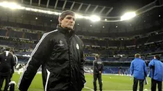 Real Madrid&acute;s Juande Ramos walks before their Champions League match Group H against Zenith San Petersburg at Santiago Bernabeu in Madrid, on December 10, 2008. AFP PHOTO/Pedro ARMESTRE