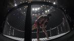 Petarung Jepang, Shinya Aoki, berusaha menjatuhkan petarung Rusia, Marat Gafurov, saat laga One Championship di JCC Senayan, Jakarta, Sabtu (20/1/2018). Aoki berhasil mengalahkan Gafurov. (Bola.com/Vitalis Yogi Trisna)