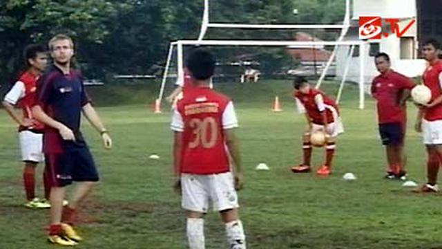 Berlatih Di Sekolah Bola Arsenal Bola Liputan6 Com