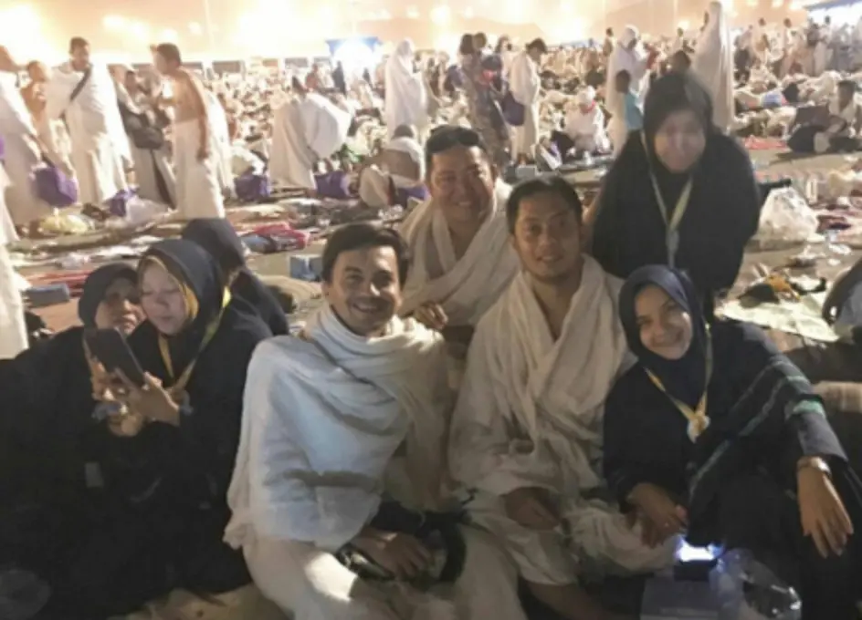 Sahrul Gunawan menunaikan ibadah haji. (Instagram/sahrulgunawan76)