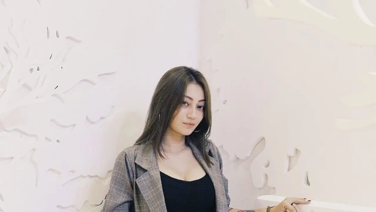 Potret Cantik Chagii Amelia, Selebgram yang Digrebeg di Hotel Bareng Ridho Illahi