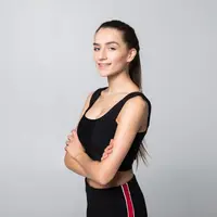 Temukan bahan pakaian olahraga paling nyaman antara dry fit, polyester, dan katun. (Foto: diana grytsku/Freepik)