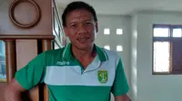 Kiper kawakan, Jendry Pitoy membeberkan rahasia dibalik penampilan konsisten bersama Surabaya United meski kini sudah tidak muda lagi. (Bola.com/Zaidan Nazarul)