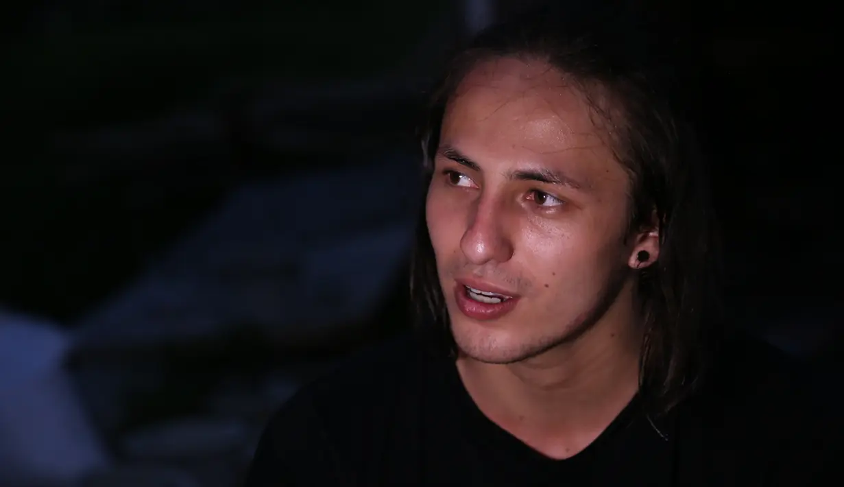 "Ya sedih juga. Soalnya gue sama Stefan udah bareng dari episode pertama. Udah kenal, Sering ngobrol sama dia, ya biasanya di lokasi ada dia sekarang kalau gak ada ya aneh ada yang kurang," jelas Dylan Carr. (Galih W. Satria/Bintang.com)