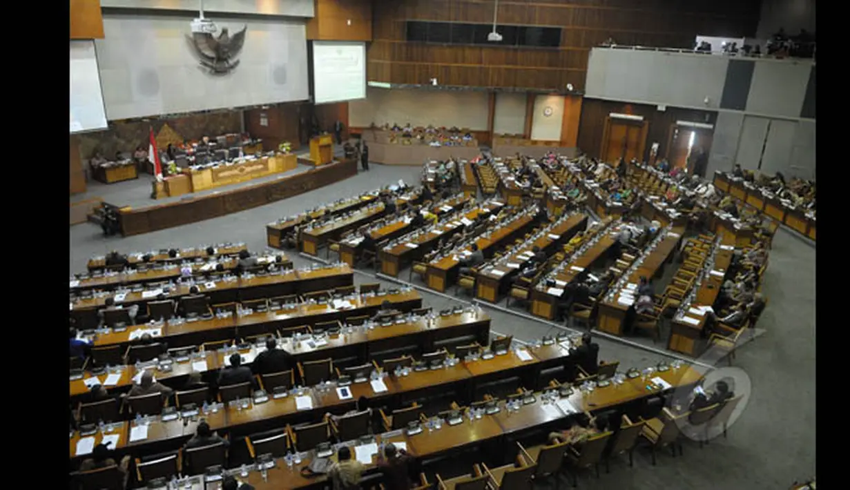 DPR RI menggelar rapat paripurna penetapan Perppu Nomor 1 Tahun 2014 tentang Pilkada langsung di Ruang Sidang Paripurna, Nusantara II, Komplek Parlemen, Senayan, Jakarta, Selasa (20/1/2015). (Liputan6.com/Andrian M Tunay)