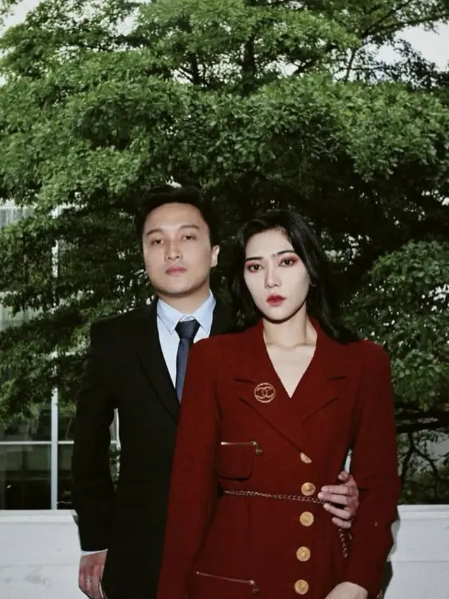 Penampilan  Isyana Sarasvati saat hadir wisuda suami. [@isyanasarasvati]