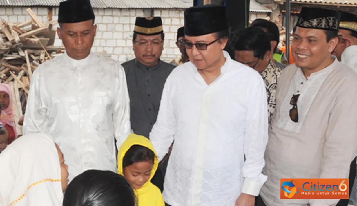 Citizen6, Muara Angke: MKP Sharif C. Sutardjo menambahkan bahwa kementeriannya akan berupaya untuk meningkatkan kapasitas dan kapabilitas pengetahuan nelayan sehingga lebih berpendapatan. (Pengirim: Efrimal Bahri)