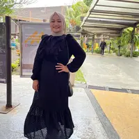 Berhasil Turunkan Berat Badan Hingga 37 Kg, Ini 6 Potret Terbaru Tike Priatnakusumah. (Foto: instagram/tikeprie)