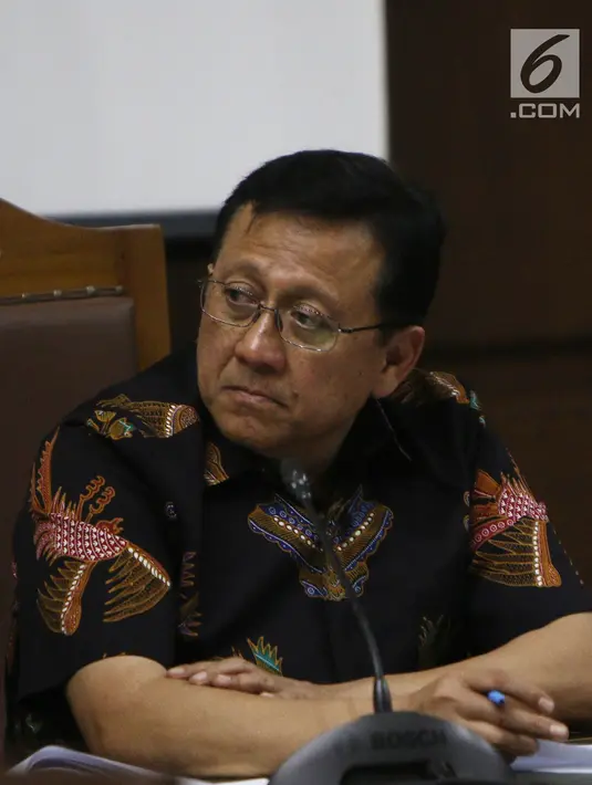 Mantan Ketua DPD Irman Gusman saat sidang pendahuluan di Pengadilan Tipikor Jakarta, Rabu (10/10). Sidang perdana ini beragendakan pembacaan alasan-alasan Irman mengajukan peninjauan kembali (PK). (Liputan6.com/Herman Zakharia)