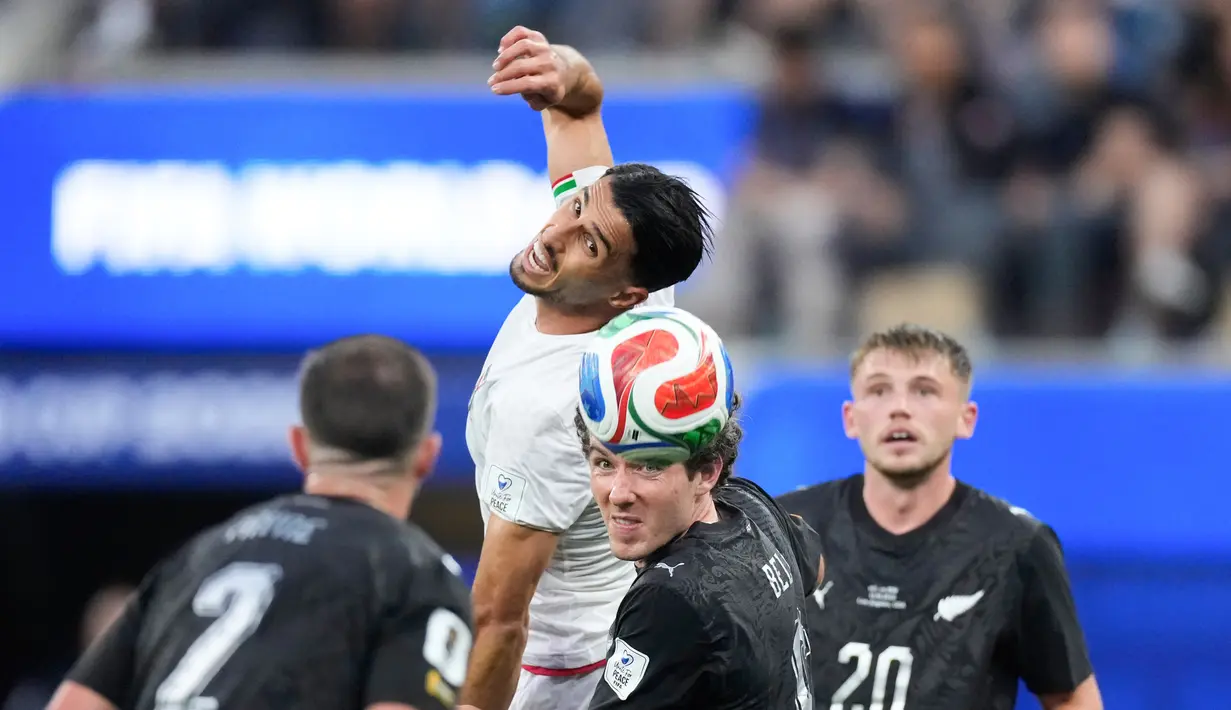 Hasil imbang membuat Iran memulai perjalanan mereka di Grup G dengan koleksi satu poin. Tim Melli masih memiliki peluang besar untuk bersaing memperebutkan tiket ke babak berikutnya. (AP Photo/Mark J. Terrill)