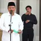 Wakil Gubernur Jawa Barat Uu Ruzhanul Ulum memberikan keterangan kepada pers di Mapolda Jabar, Senin (21/9/2020). (Liputan6.com/Huyogo Simbolon)