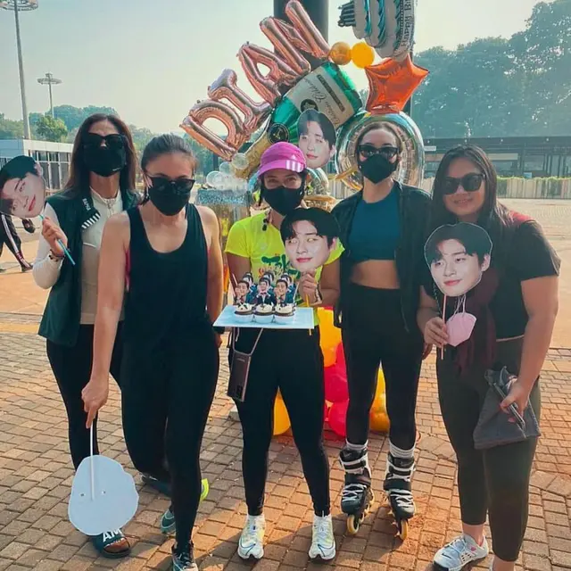 Dian Sastrowardoyo mendapakatkan kejutan ulang tahun (Instagram/@therealdisastr)