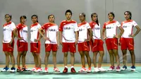Sejumlah atlet Bulutangkis yang akan berlaga di Piala Sudirman 2015 memamerkan jersey yang akan mereka kenakan di ajang tersebut, Jakarta, Selasa (5/5/2015). Indonesia menjadi unggulan ke 5 dalam kejuaraan tersebut. (Liputan6.com/Yoppy Renato)