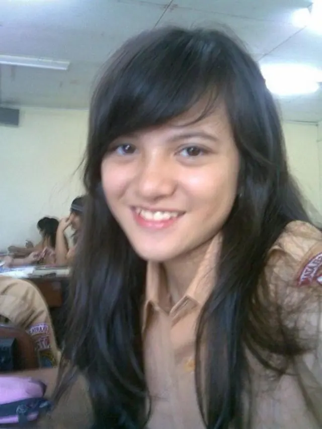 7 Foto Lawas Seleb Cewek Pakai Seragam Pramuka Sekolah, Curi Perhatian