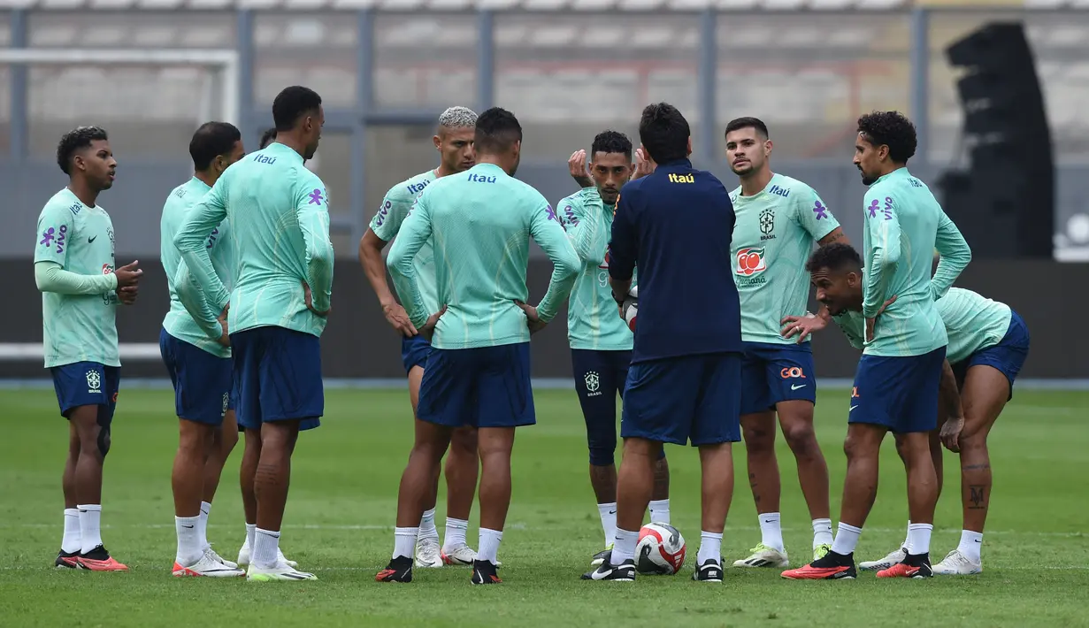 Saat ini, Timnas Brasil berada di posisi teratas dengan nilai tiga. (Photo by CRIS BOURONCLE / AFP)