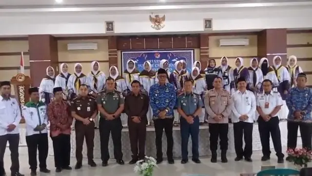 Acara pelepasan jamaah haji oleh Wakil Bupati Sikka Simon Subandi (Liputan6.com/Ola Keda)