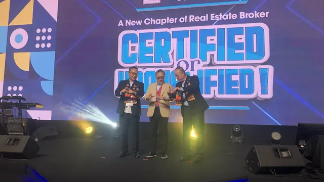 Menteri Perdagangan (Mendag) Zulkifli Hasan dalam sambutannya di The Biggest Real Estate Summit 2023 di Hotel Raffles Jakarta, Ciputra World, Jakarta (9/11/2023). (Elza/Liputan6.com)