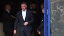 Pemain baru Everton, Wayne Rooney, tiba untuk mengikuti sesi perkenalan dan jumpa pers di Goodison Park, Liverpool, Senin (10/7/2017). (AFP/Paul Ellis)